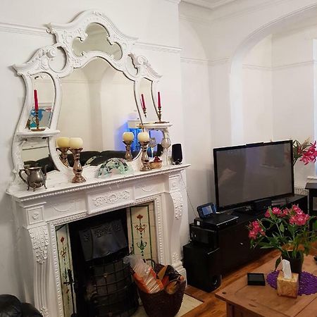 Beautiful Room In Victorian Family Home إيلفورد المظهر الخارجي الصورة