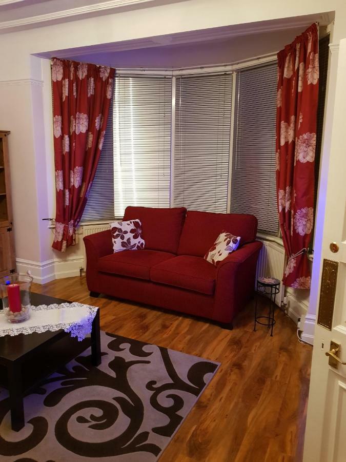 Beautiful Room In Victorian Family Home إيلفورد المظهر الخارجي الصورة
