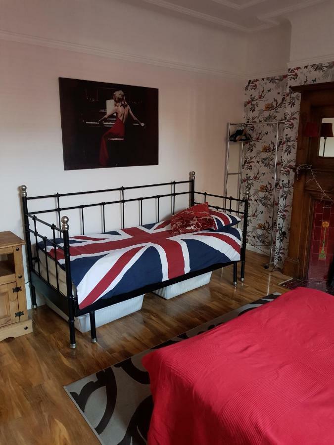Beautiful Room In Victorian Family Home إيلفورد المظهر الخارجي الصورة