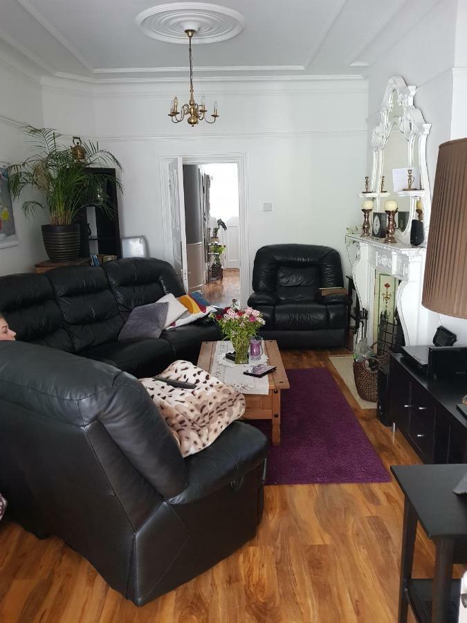 Beautiful Room In Victorian Family Home إيلفورد المظهر الخارجي الصورة